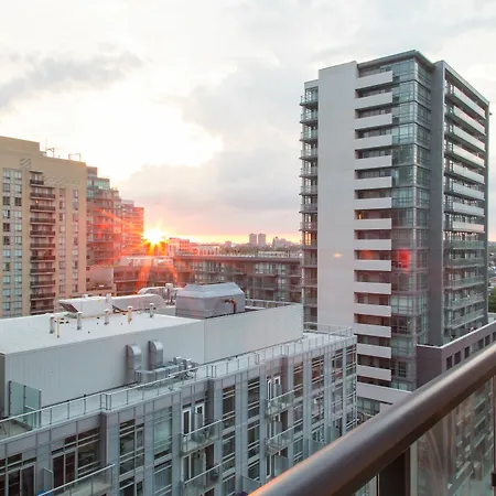 Toronto Queen Suites